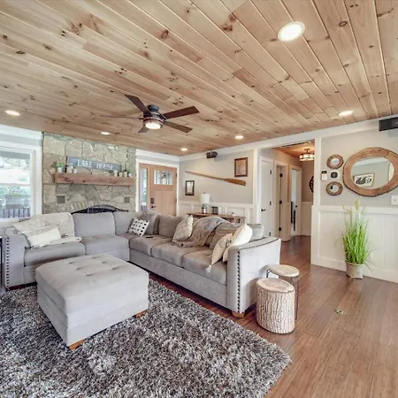 Holiday home Du - Lakefront Retreat Charlotte