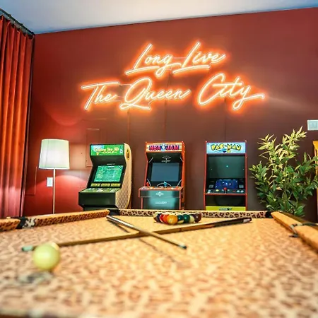 New! Hottub+pickleball+gameroom+movies+golf+games * Charlotte