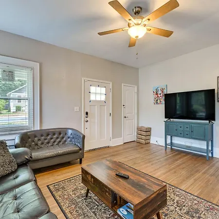 Holiday home Prime Retreat 1 Mi To Uptown!