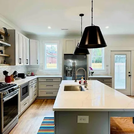 Vibrant Urban Vacation Oasis Near Catawba River In North Carolina Holiday home *