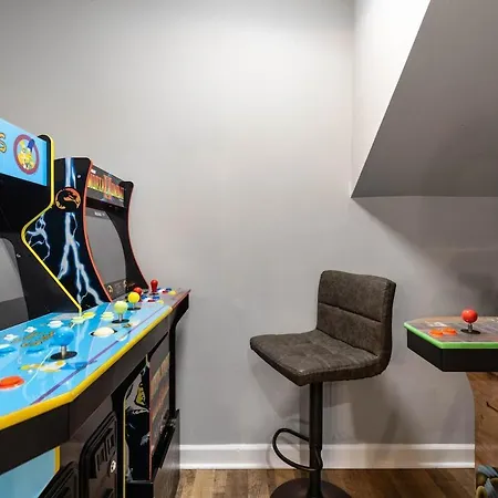 Holiday home Poolside Paradise In The Heart Of *
