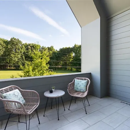 Holiday home Charming 3br With Patio *