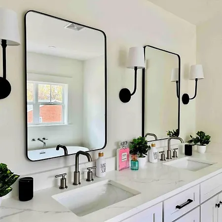 Holiday home Vibrant Urban Vacation Oasis Near Catawba River In North Carolina Charlotte
