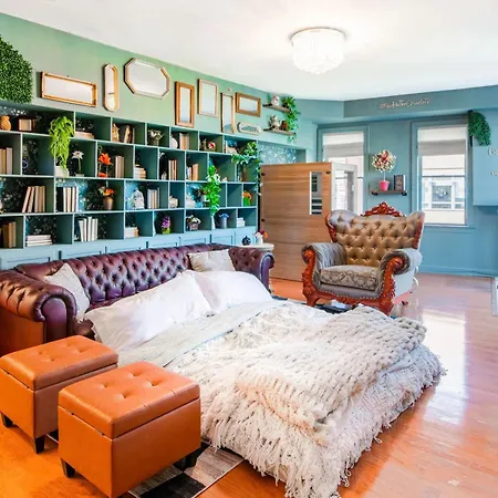 Alice & Wonderland Wellness Themed Uptown Spot * Charlotte