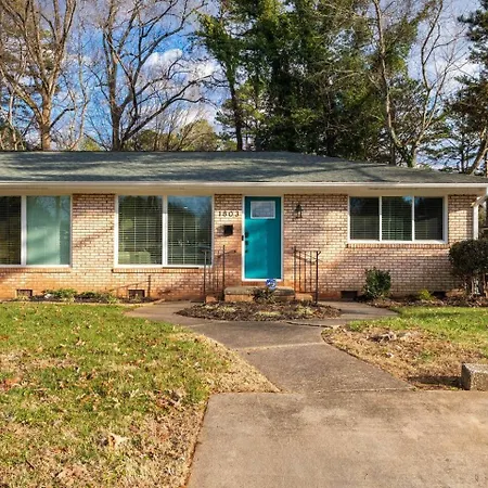 W/ Spacious Outdoor Space * Charlotte