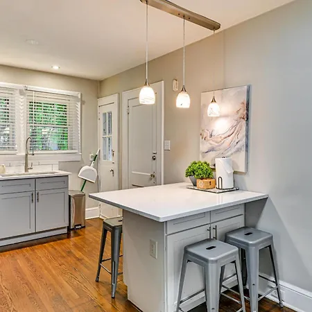 Duplex Close To Uptown And Sports