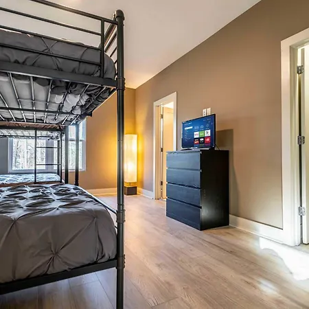 Holiday home Family-friendly 4br W Bunk Beds & Outdoor Grill