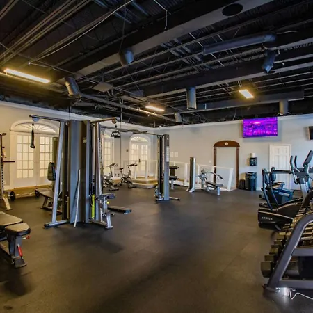 Near Uptown & Minutes To Hospital, Free Wi-fi, Coffee & Gym Charlotte