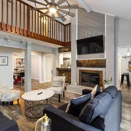 Poolside Paradise In The Heart Of Holiday home Charlotte