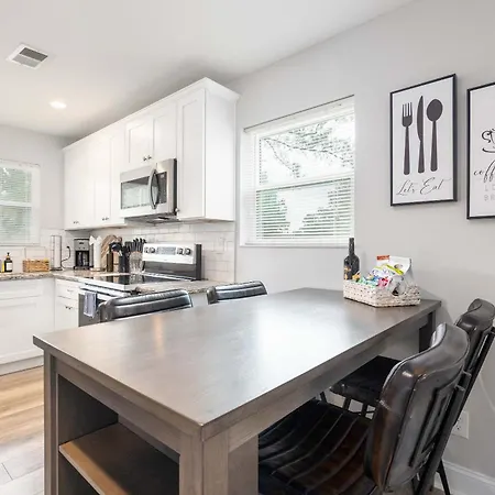 Charming & Cozy 4br In Southpark Holiday home *