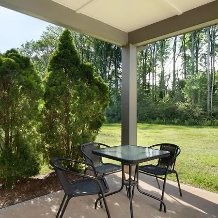 Holiday home Charming 3br With Patio