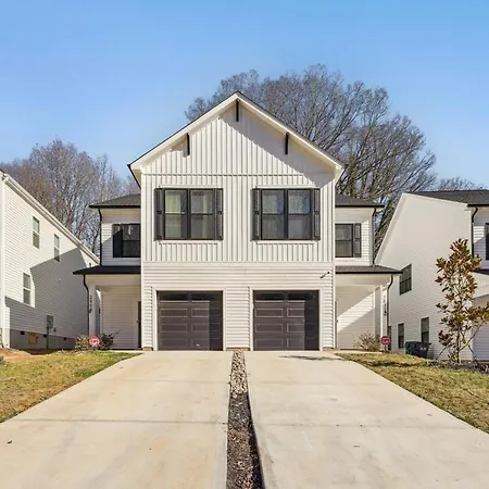 Holiday home Elegant Near Uptown, Airport & Stadium