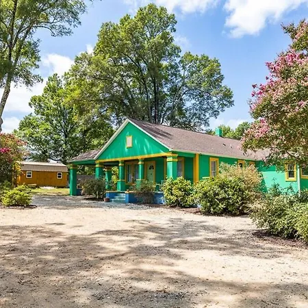 Bohobagh A Vibrant Experience Fully Fenced And Gated For Privacy Holiday home Charlotte