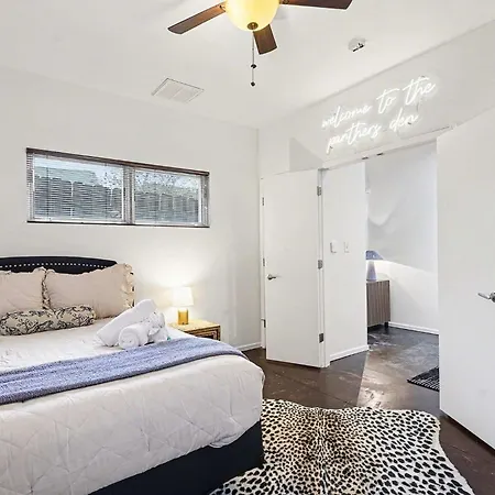 New! Minutes To Uptown Clt W King Holiday home *