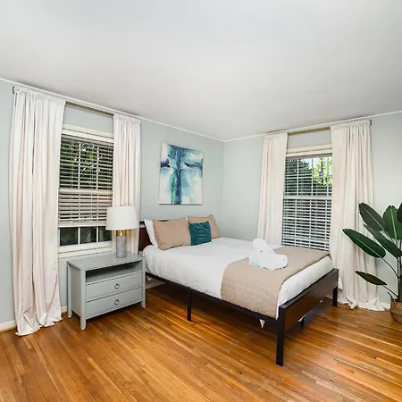 Close 2 Southpark Pet Friendly W Fenced-in Yard Holiday home