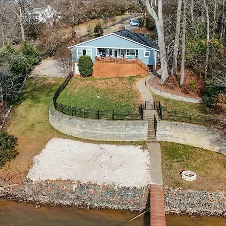 Holiday home Du - Lakefront Retreat Charlotte