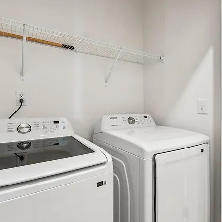 Elegant Near Uptown, Airport & Stadium Holiday home Charlotte
