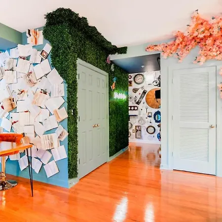 Holiday home Alice & Wonderland Wellness Themed Uptown Spot *