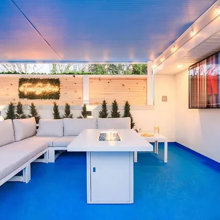 Teeni Santorini Rooftop Lounge Sauna & Hot Tub Holiday home