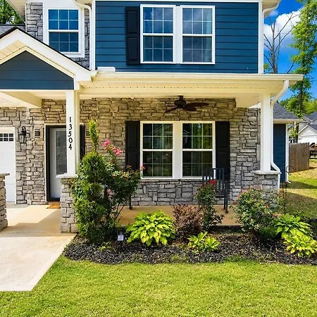 Holiday home New Near Motor Speedway, Concord Mills And Uncc