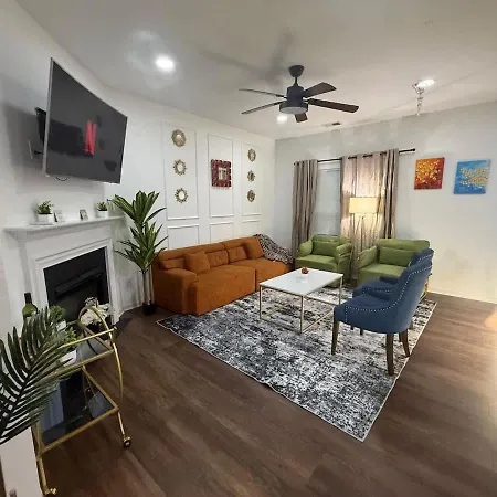 Luxe 3br 1 King 1 Queen Near Uncc & Concord Mills Holiday home Charlotte