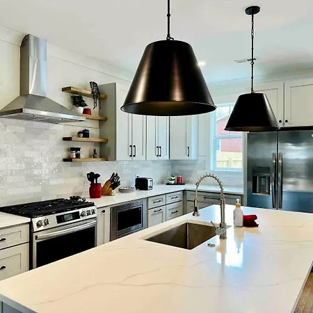 Holiday home Vibrant Urban Vacation Oasis Near Catawba River In North Carolina *