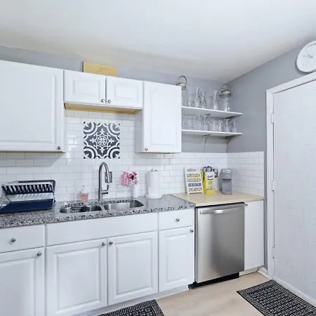 Holiday home Uptown 3br Oasis - Ice Bath, Firepit, Private Yard