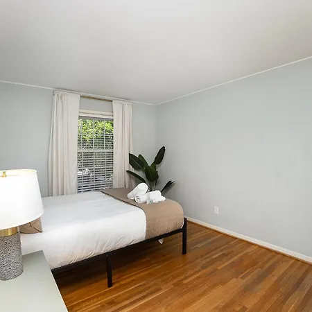 Close 2 Southpark Pet Friendly W Fenced-in Yard * Charlotte