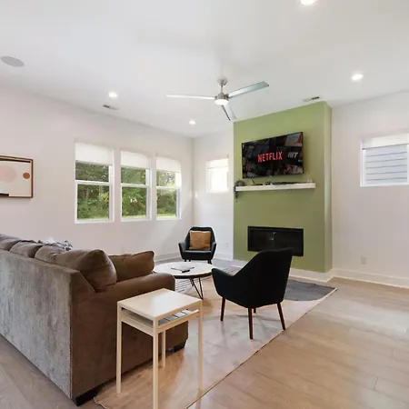 Charming 3br With Patio Holiday home