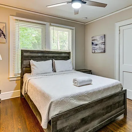 Duplex Close To Uptown And Sports Holiday home Charlotte
