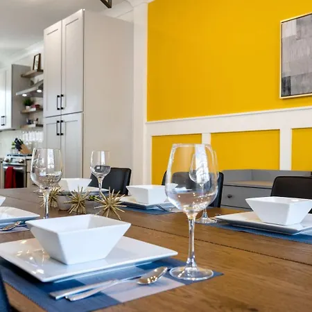 Luminous Urban Vacation Haven Near Catawba River In North Carolina Holiday home Charlotte