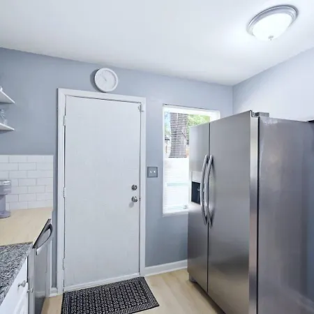 Uptown 3br Oasis - Ice Bath, Firepit, Private Yard