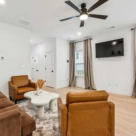 Southern Two Towns Large Group Holiday home Charlotte