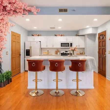 Alice & Wonderland Wellness Themed Uptown Spot Holiday home Charlotte