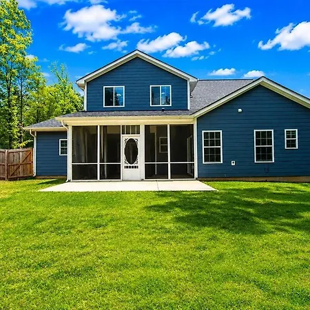 Holiday home New Near Motor Speedway, Concord Mills And Uncc *