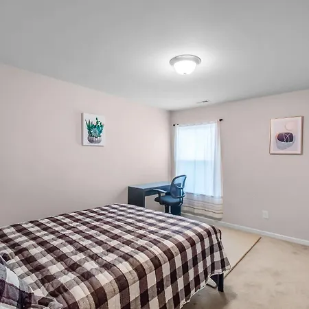 Peaceful 3br House With Ac Holiday home Charlotte