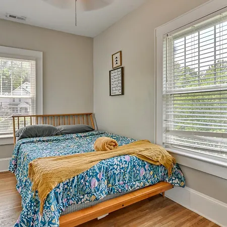 Holiday home Prime Retreat 1 Mi To Uptown!