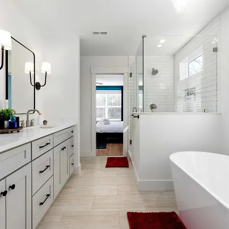 Luminous Urban Vacation Haven Near Catawba River In North Carolina Holiday home Charlotte