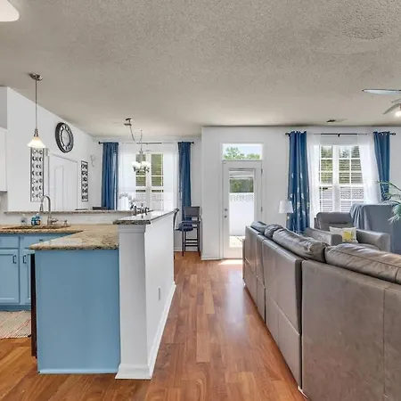 King Bed - Hot Tub - Fenced Yard - Near Carowinds * Charlotte
