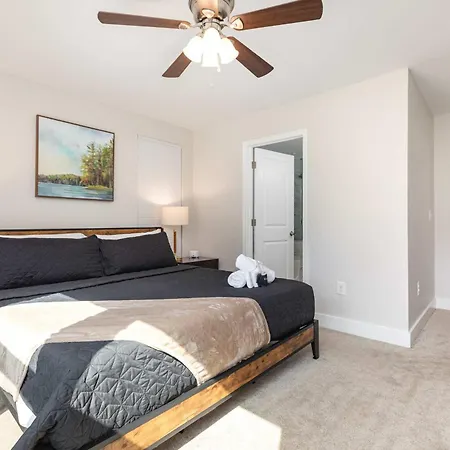 Holiday home New Listing! Sleeps 11 - Fenced In Backyard *