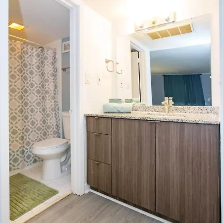 Holiday home Near Uptown & Minutes To Hospital, Free Wi-fi, Coffee & Gym