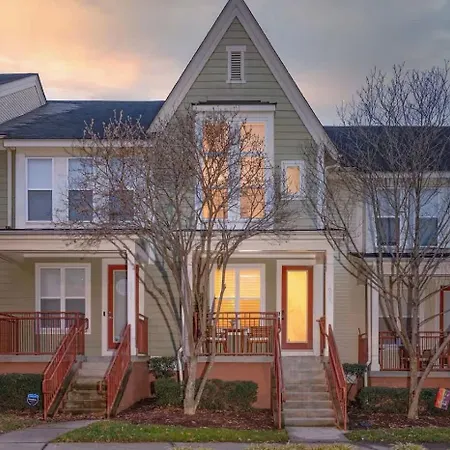 Urban Retreat Walk To Stadiums & Uptown, Including Parking & Gym Holiday home Charlotte