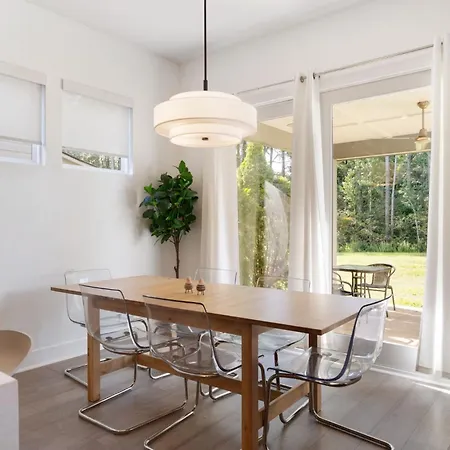 Charming 3br With Patio Charlotte