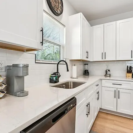 Elegant Near Uptown, Airport & Stadium Holiday home Charlotte