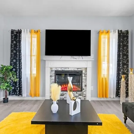 Holiday home New Near Motor Speedway, Concord Mills And Uncc Charlotte