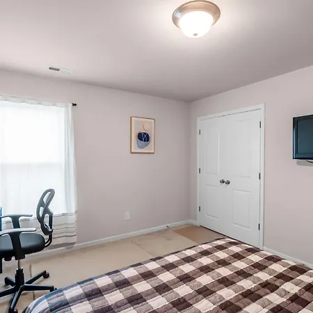 Peaceful 3br House With Ac Charlotte