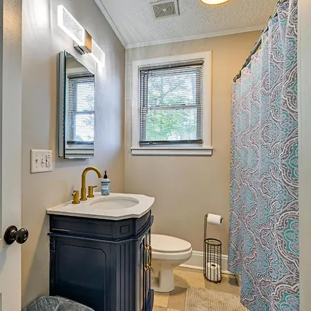 Prime Location Near Center * Charlotte