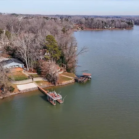 Du - Lakefront Retreat