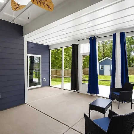 Holiday home New Near Motor Speedway, Concord Mills And Uncc *