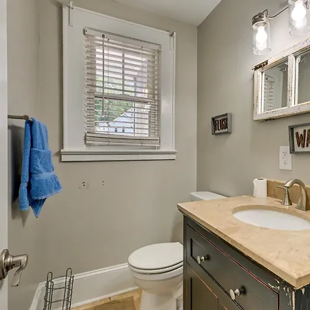Holiday home Prime Retreat 1 Mi To Uptown! *